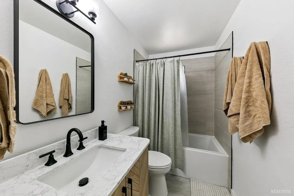 3300 Cape Horn 3 Bedroom Home