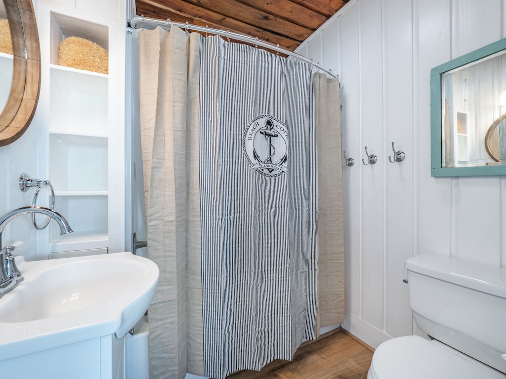 Cottage at Scotch Bonnet by Carolina Retreats