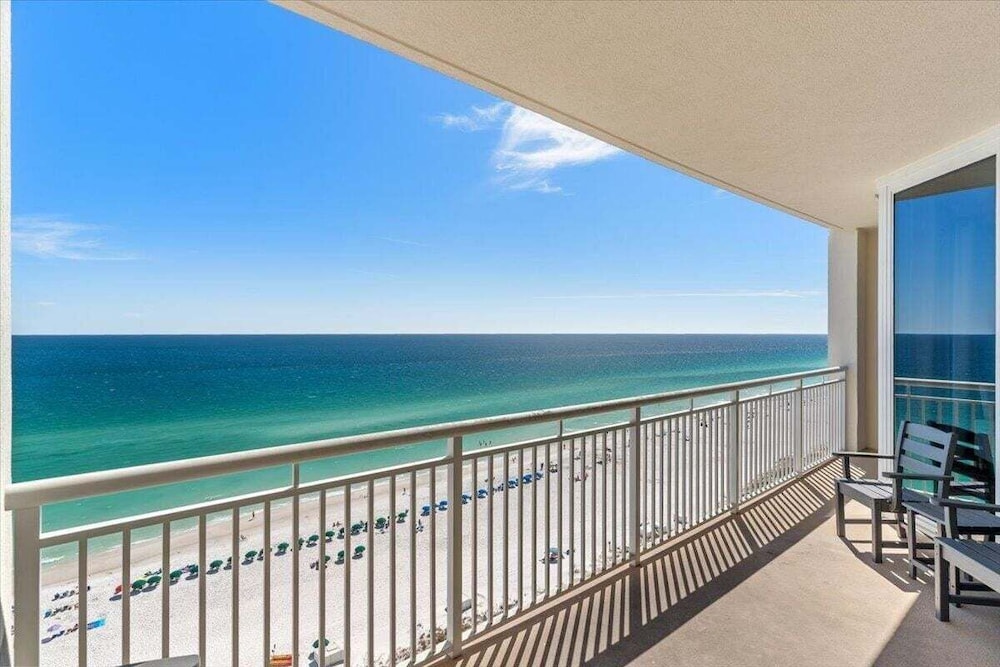 Sea-gem 2 Bedroom Condo