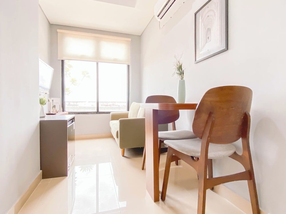 Minimalist and Cozy Living 2BR Pollux Chadstone Apartment