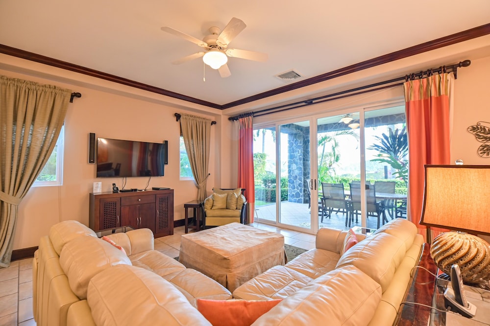 CR Luxury Los Sueños Condos