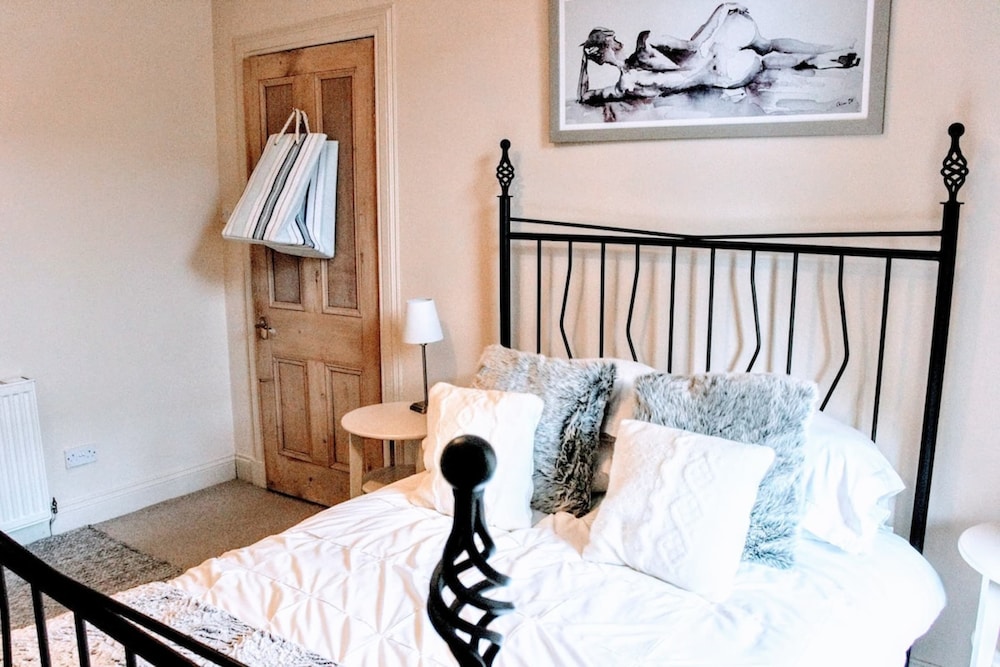 Cosy & Modern Apartment in Central Edinburgh
