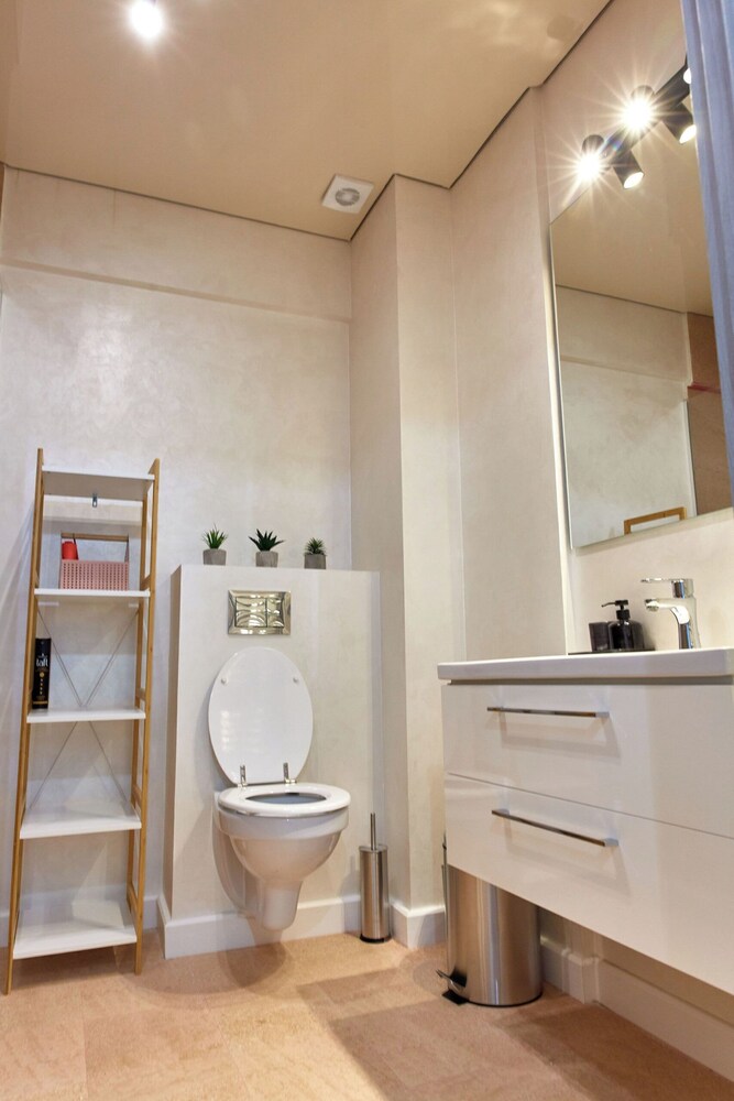 Alma Zev Apartment