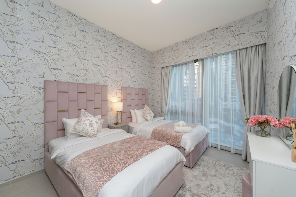 One Lux Stay Grande Signature Residences