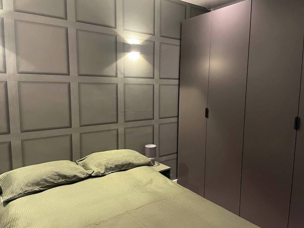 Nw119sg-modernapt-2guests-2br-1minhighstreet