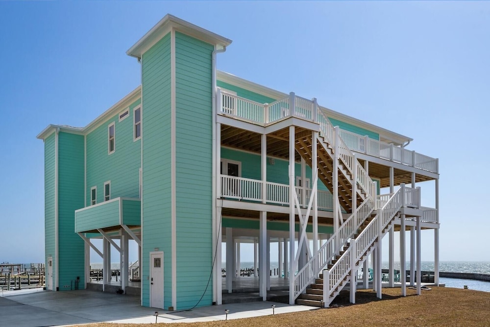 The Shackleford 2 Bedroom Condo by RedAwning view 5