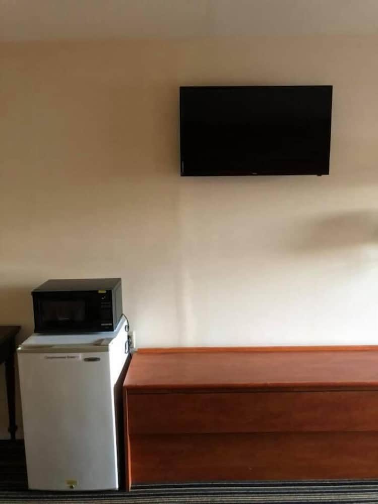 Scottish Inn & Suites
