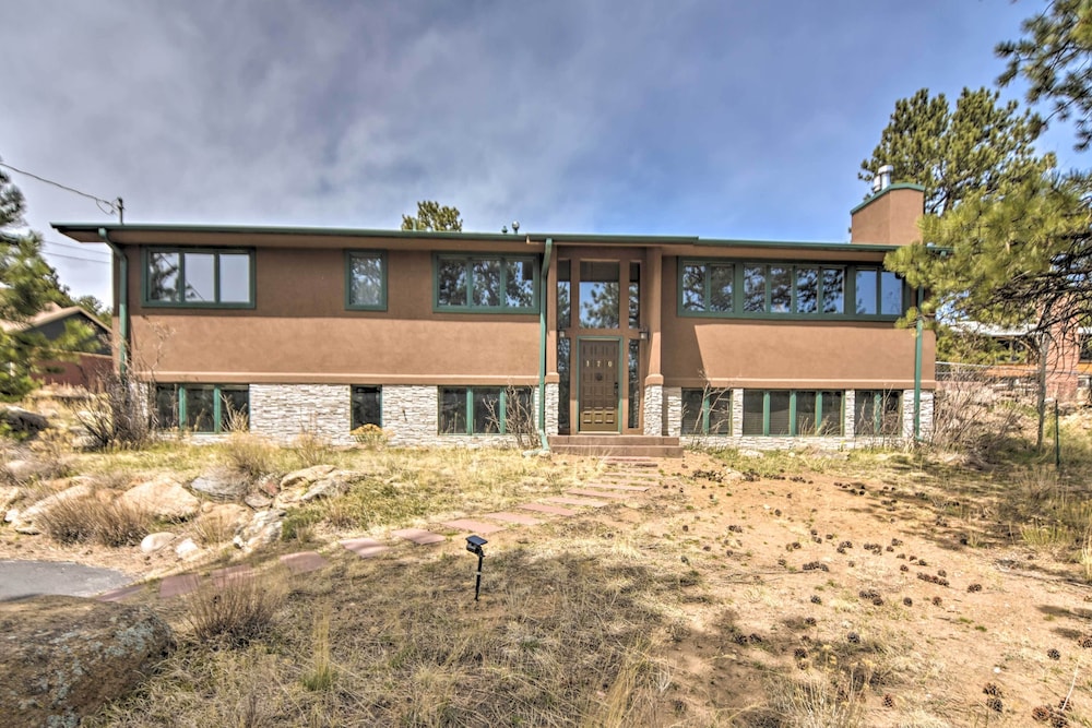 Estes Park Home w/ AC - 1/2 Mi to Lake Downtown! - Property Image 2