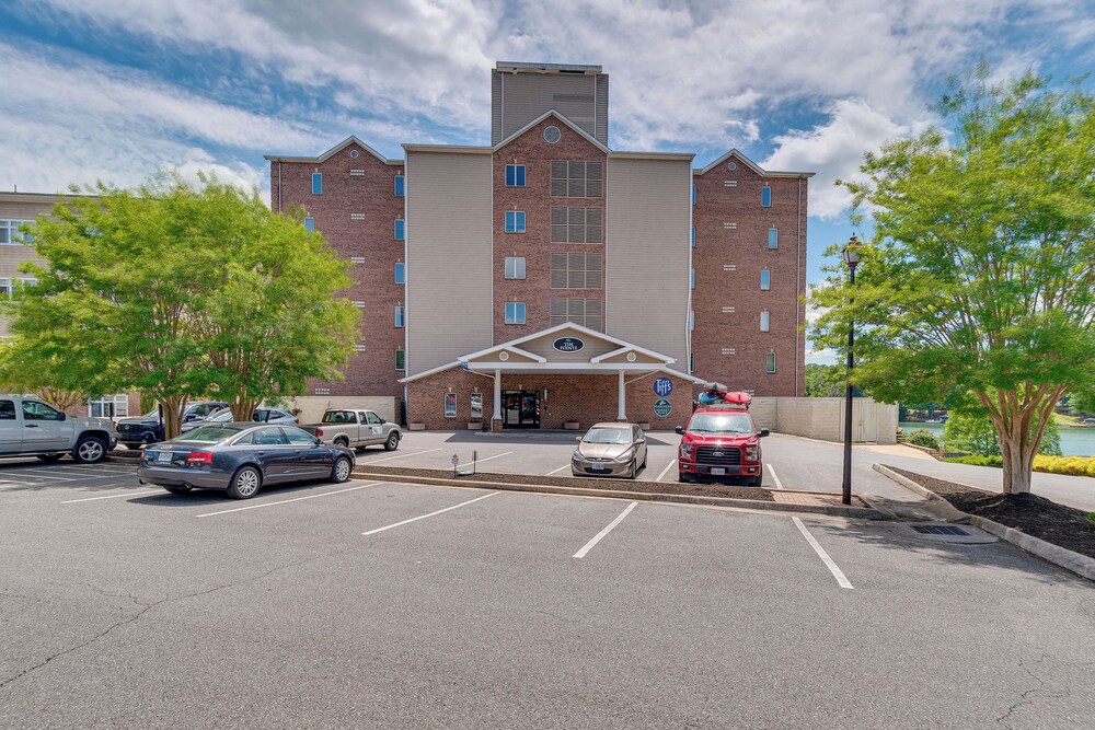 Community Pools & Beach: Smith Mountain Lake Condo