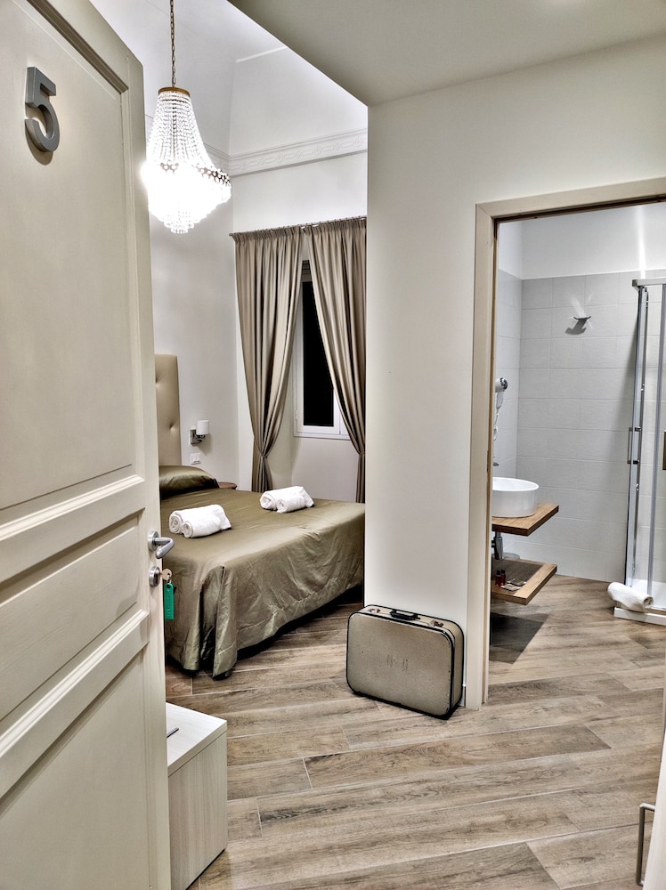 Kéramos Luxury Rooms