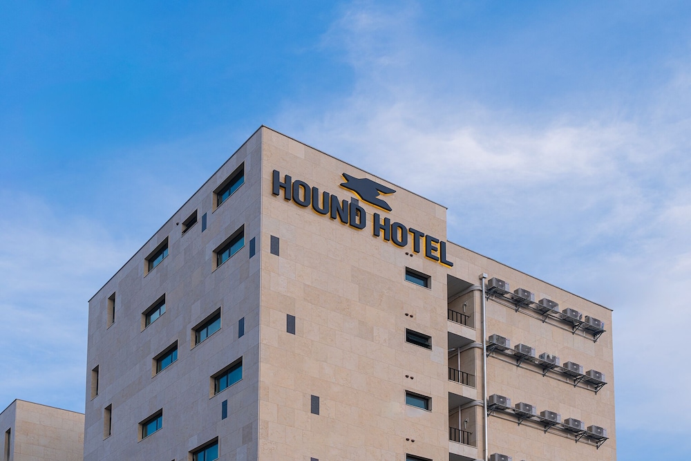 Gunsan Hound Hotel