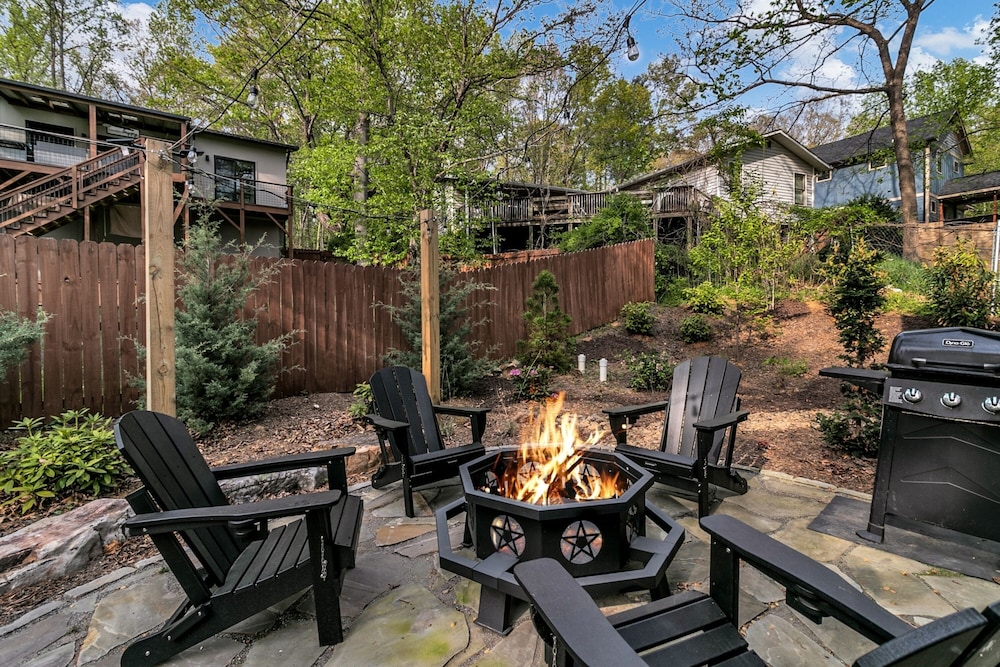 Cozy Laurel Cabin