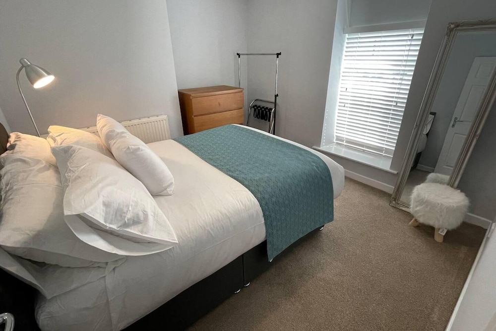 Cozy 2-bed Cottage in Merthyr, 5 Mins to Bike Park view 2