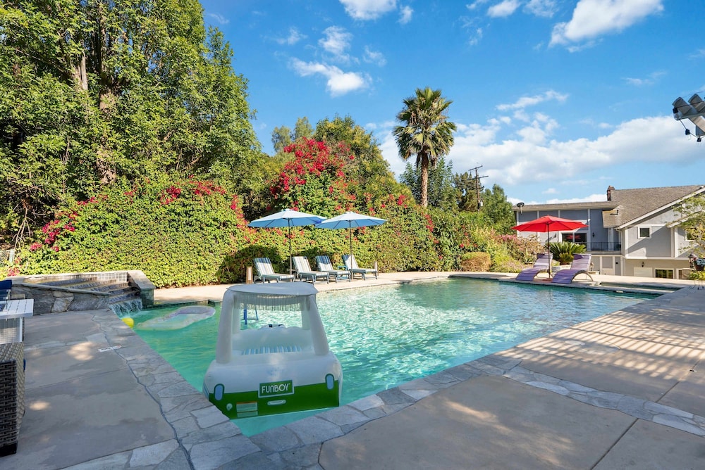 Luxury LA Garden Estate Private Pool Hottub Tennis