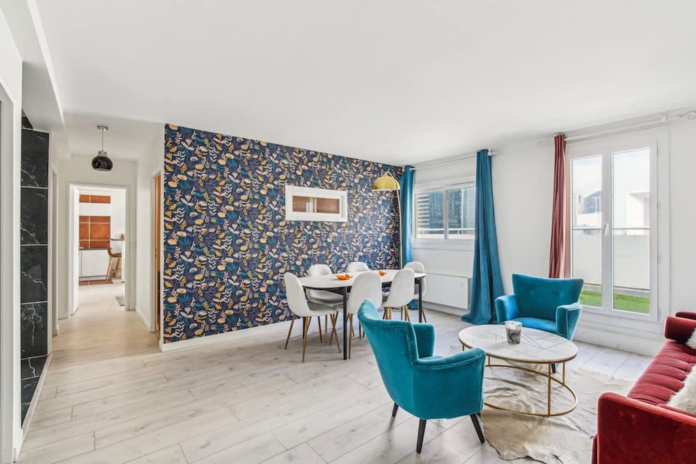 Exceptional Apartment With Terrace - La D Fense