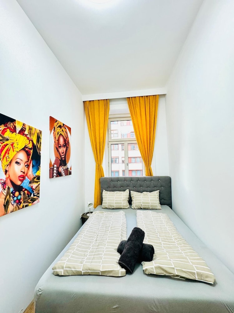 Family 9BR Apartment Near Augarten