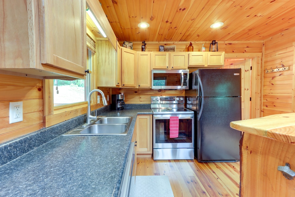 Blue Ridge Cabin Rental w/ Deck & Screened Porch! view 5