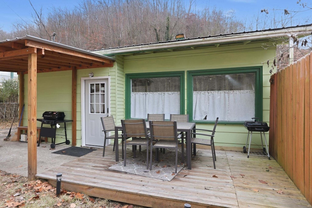 Cozy Matewan Trail Stay 3 Bedroom Home
