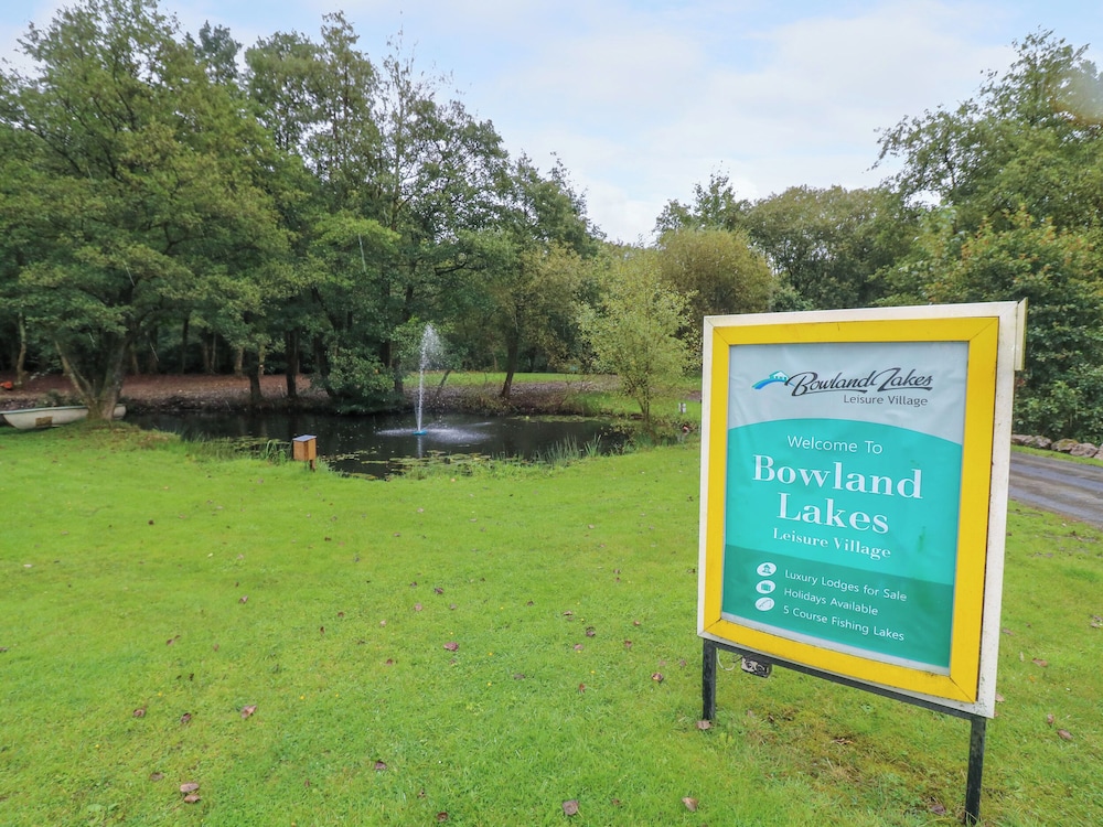 Lakeside Lodge