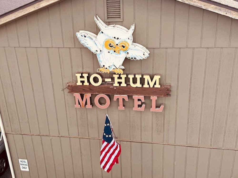 Ho Hum Motel view 4