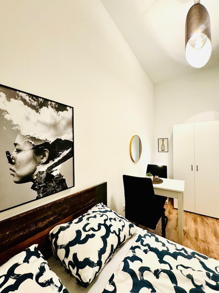 5BR Apt For 10 Walk to Kaufpark Alterlaa