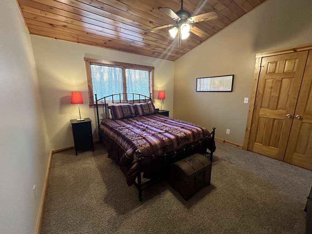 Donovan's Dacha by Taylor Made Deep Creek view 3