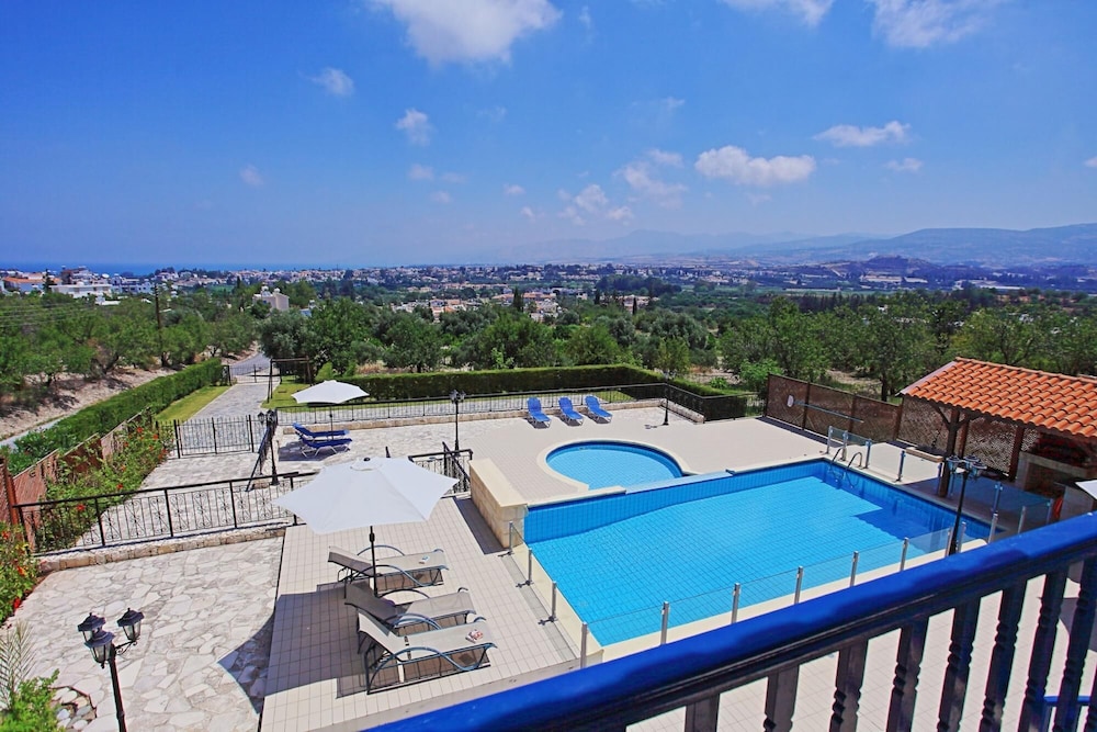 Villa Mandola Rosa in Poli Crysochous view 4