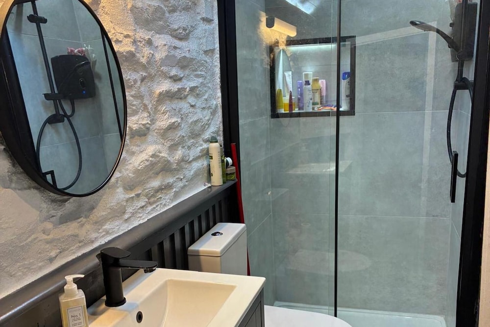 Family-pet Friendly-sleeps 10-hot Tub-sauna