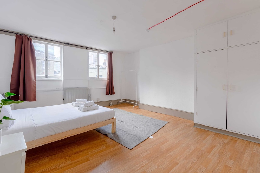 2BD Flat With Private Balcony - Shoreditch