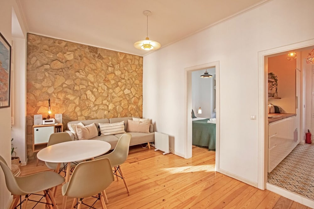 Renovated Cosy 1bedroom Apartment in Santos view 5