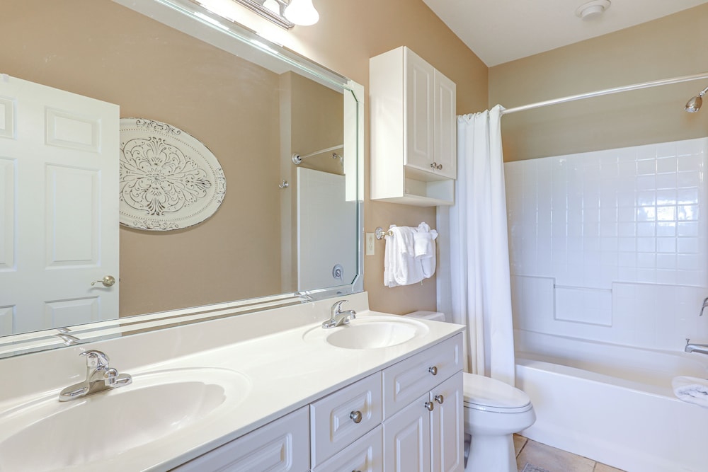 Golf Course View, Pool Access: Myrtle Beach Condo!