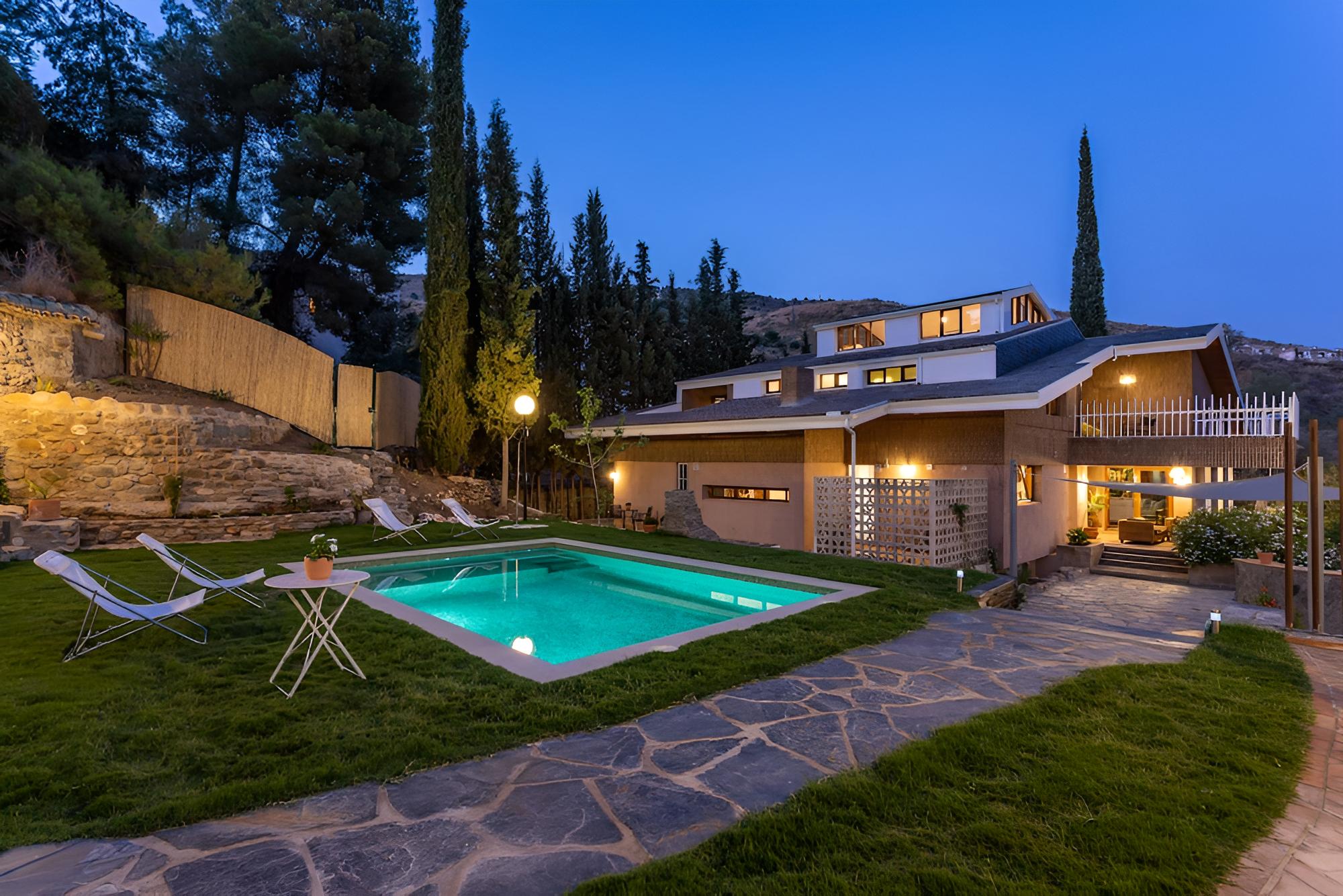 Traditional Cave House With Swimming Pool Near to City Center. Cueva del Cadí view 3