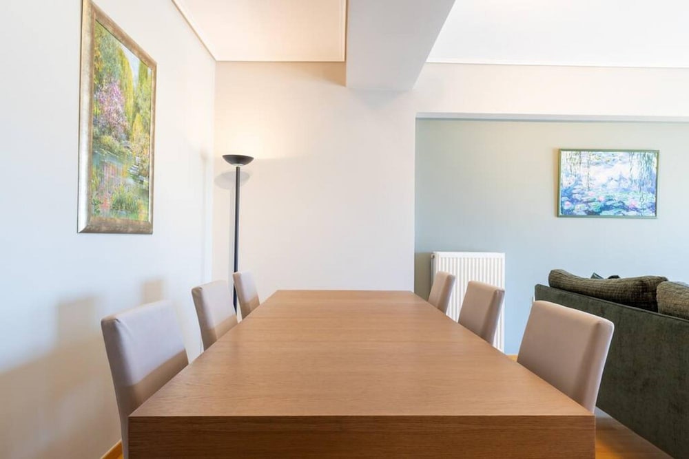 Petralona Dazzling top Floor 2BD AP
