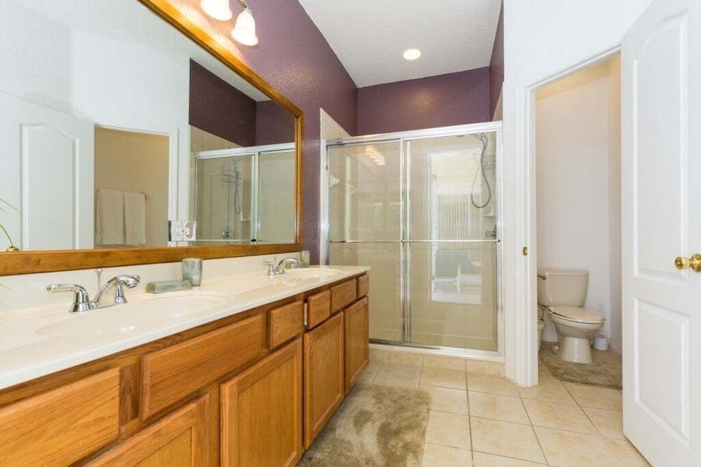 Stunning Golf Community Villa W/ Pool Near Disney 4 Bedroom Villa
