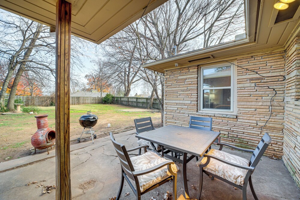 Tulsa Home 5 Mi to Downtown: Groups Welcome!