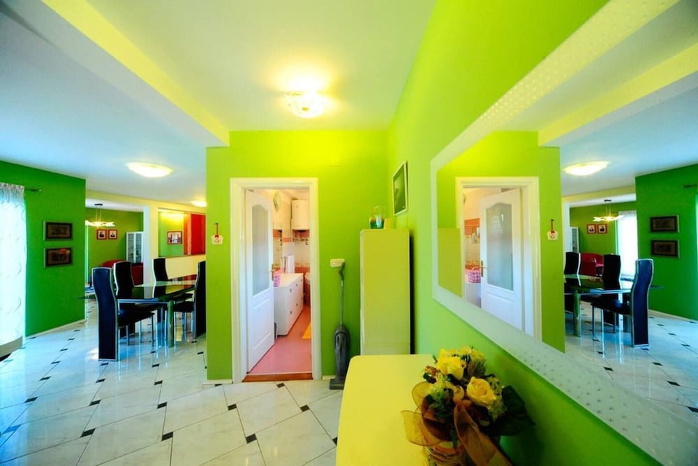 4 Bed Villa Sleeps 9 - Pool, Pets, Garden, Parking view 5