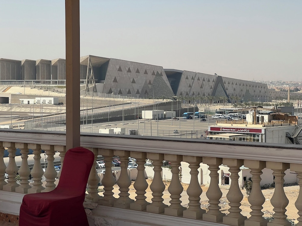 Pyramids Express View Inn