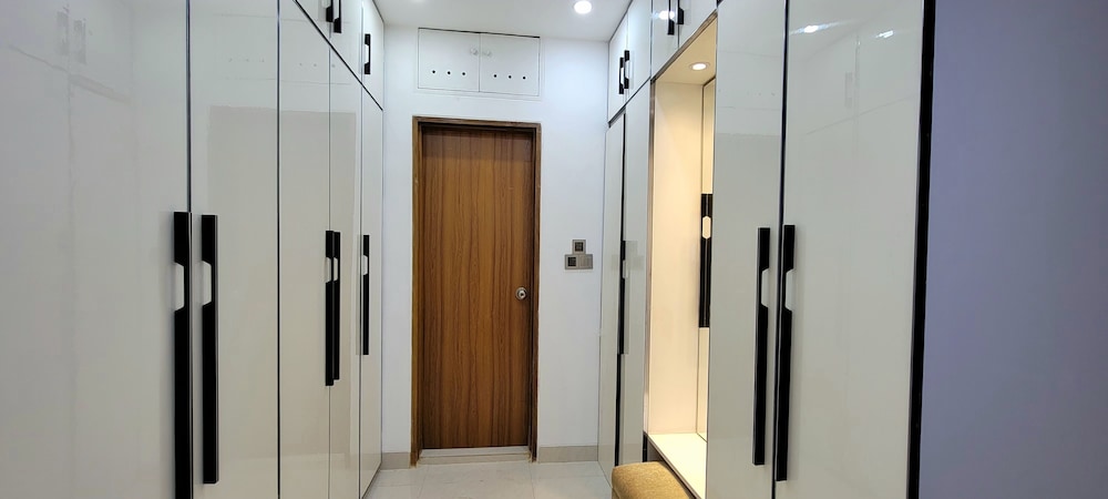 Luxurious 3-bhk Highly Secured & Close to Airport