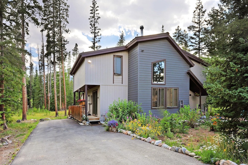 Peak Seven  2 Bedroom Home by RedAwning