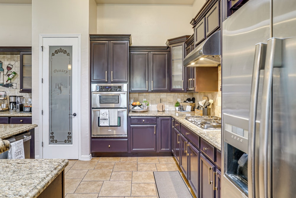 Family-friendly El Paso Home: Hike, Shop & Explore