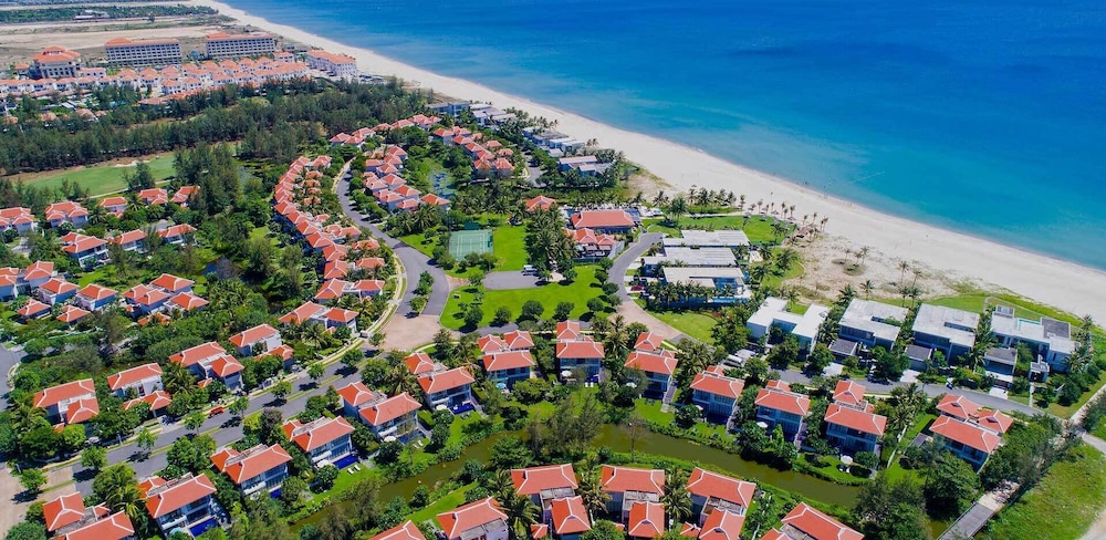 Ocean Villa Da Nang 4BR 5 Beds, Private Pool and Kitchen