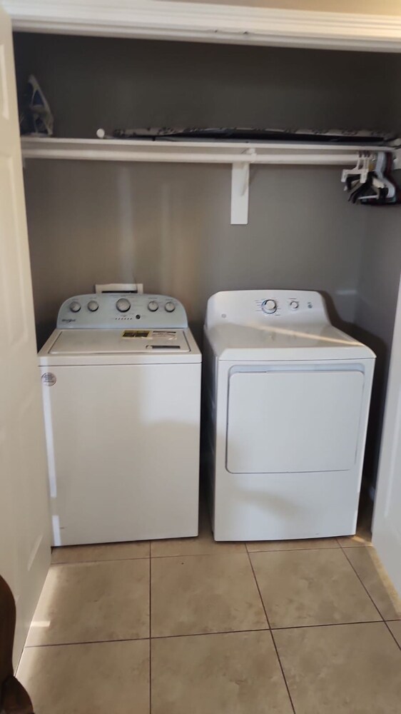 2 Bedrooms Apt Near Univeristy