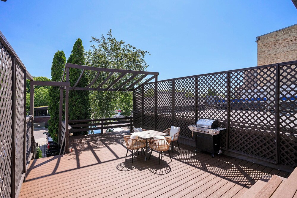 Love Mi Getaway Loft with Deck 110