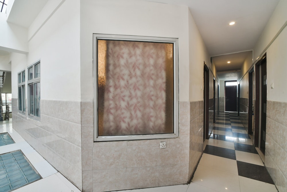 OYO 45055 Hotel King's Palace view 4