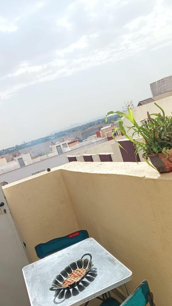 2 km from fes airport