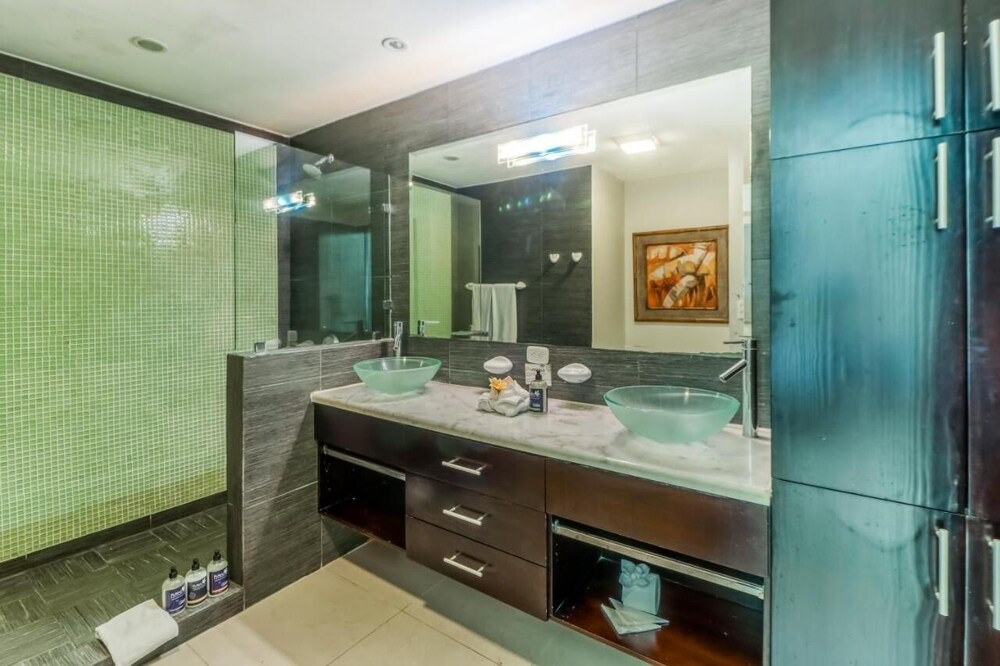 Elegant Beachfront Condo at Diamonte del Sol - 801s by RedAwning