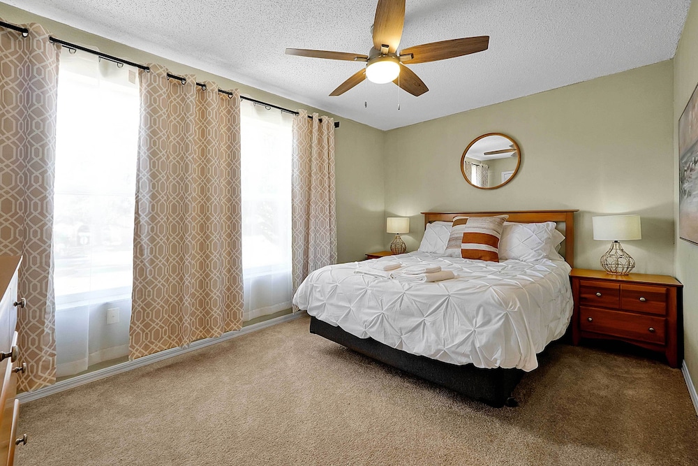 Near Disney & Universal: Family Retreat in Orlando