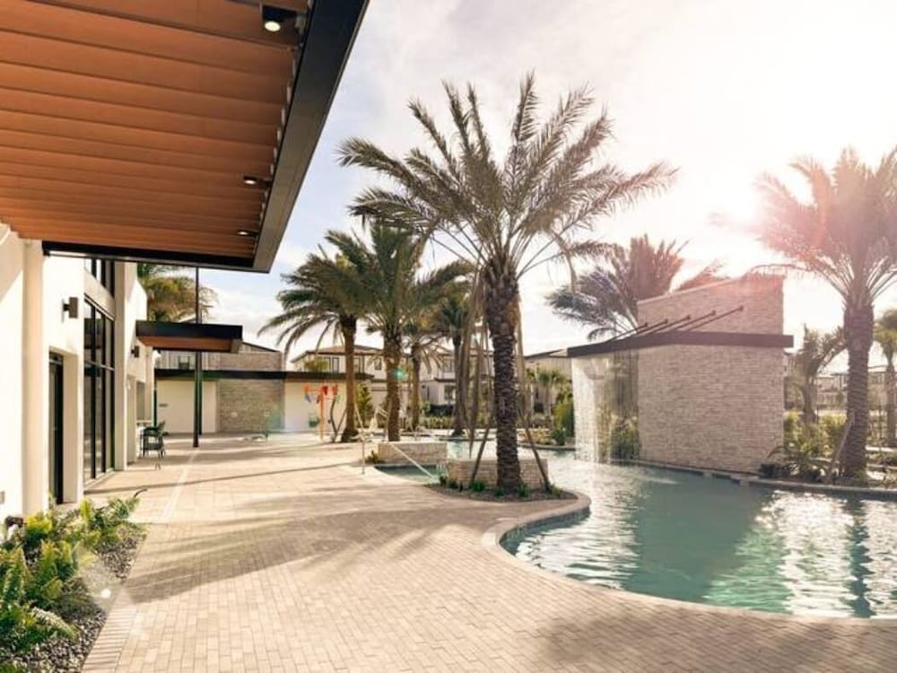 Home Next to Seaworld w Pool and Hot Tub
