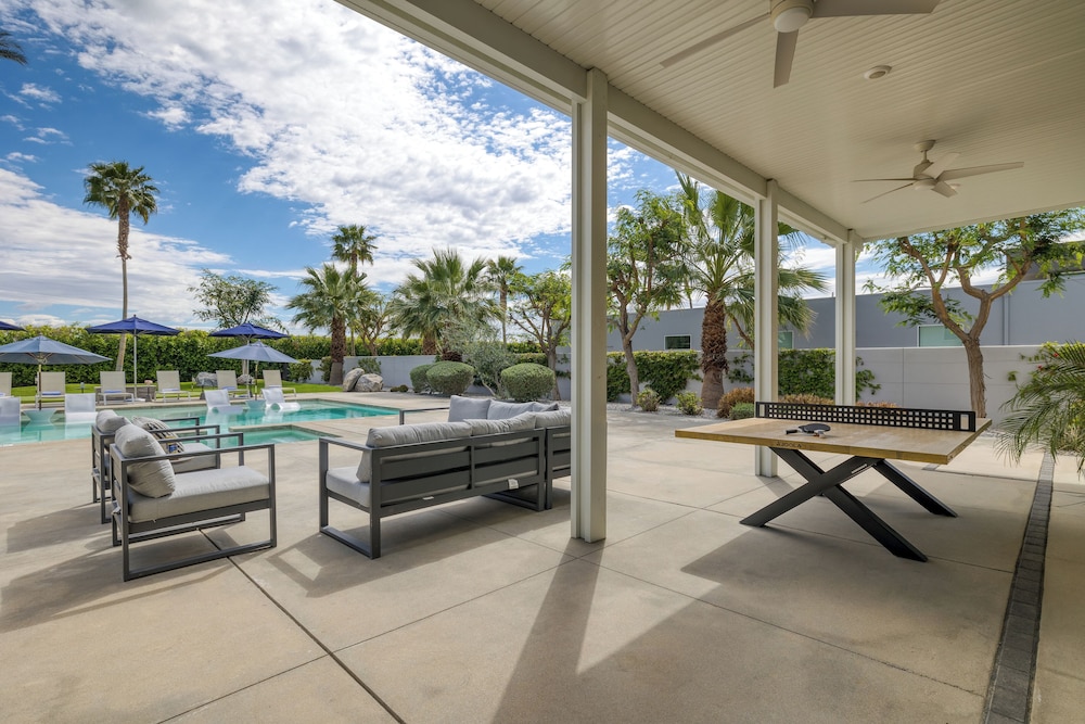 The Polo Villas by AvantStay – Modern Oasis Near Empire Polo Club