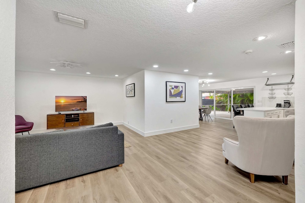 Waterfront Paradise Chic 3 BDR
